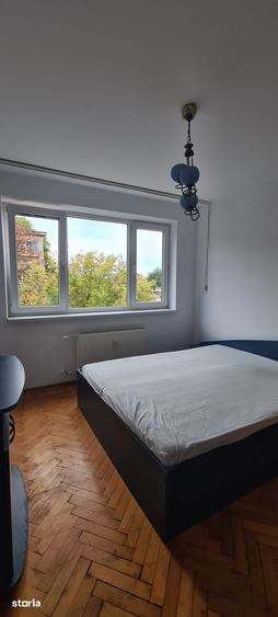 Apartament cu 3 camere semidecomandat în Giulești