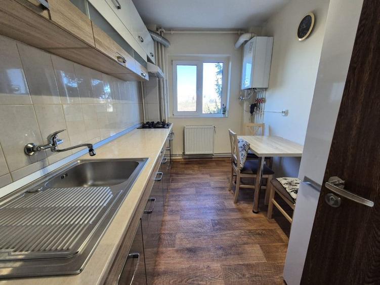 Inchiriez apartament 2 camere Strada Toamnei zona Centru Civic - 1