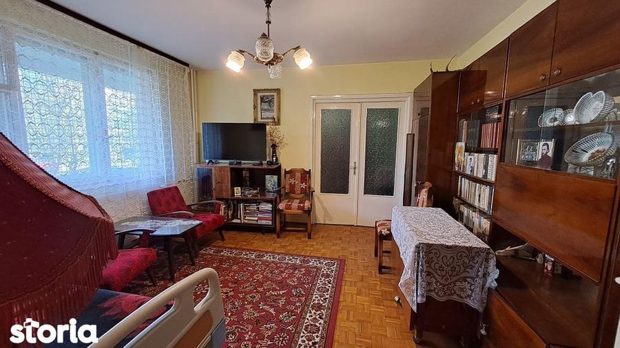 Apartament cu 3 camere semidecomandat în Decebal
