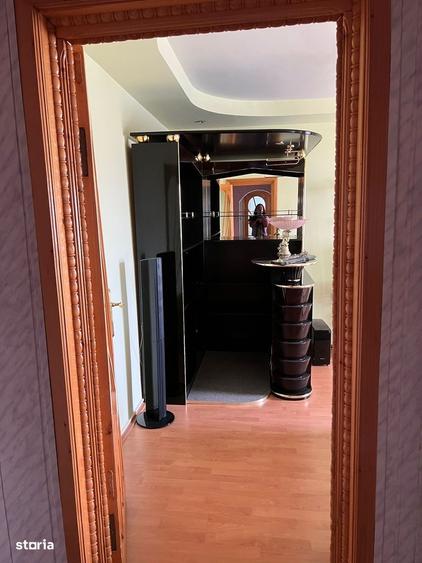Apartament cu 3 camere decomandat în Obor