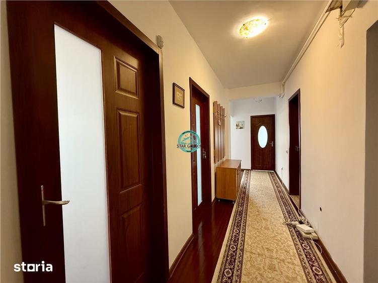 Apartament cu 3 camere, mobilat în 7 Noiembrie