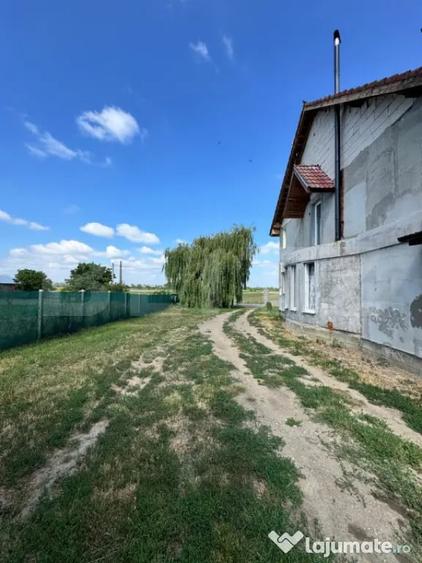 Casă cu 3 camere cu Teren 800 Mp în Central