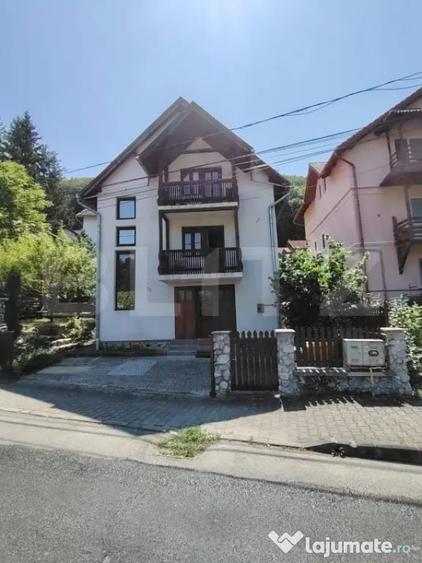Casă cu 5 camere cu Teren 226 Mp în Sovata