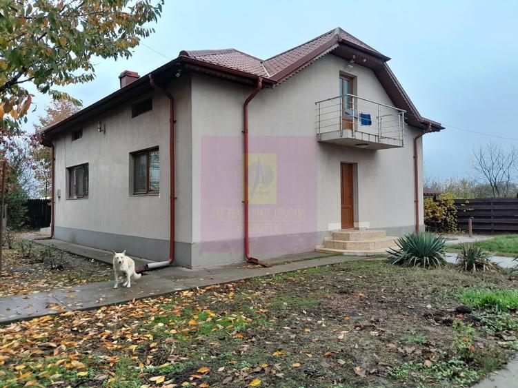 Casă cu 7 camere cu Teren 1500 Mp în Islaz