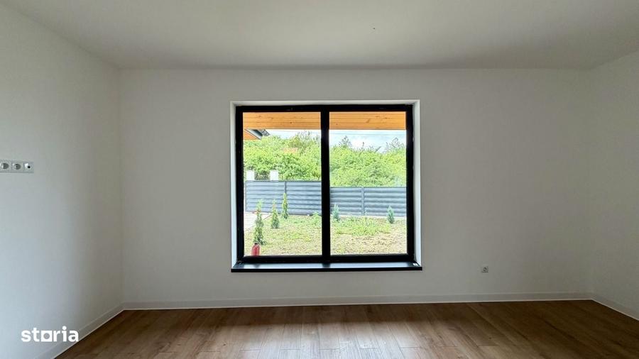 Casă cu 4 camere decomandat în Hlincea