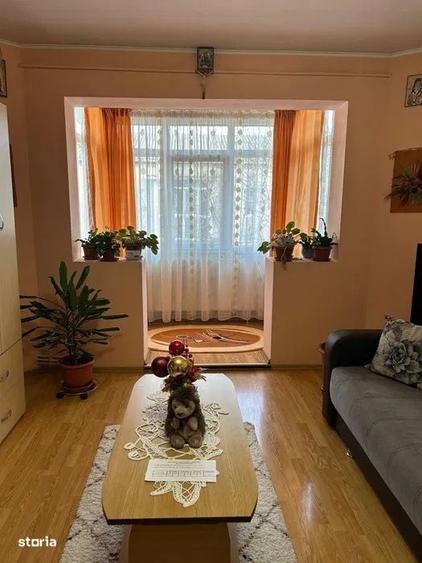 Apartament cu 3 camere semidecomandat în Alexandru cel Bun