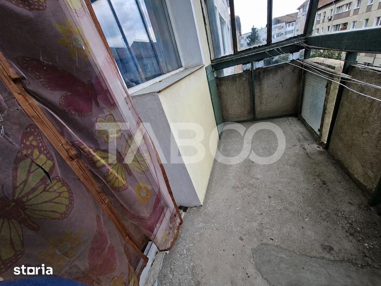 Apartament cu 3 camere decomandat în Sub Arini