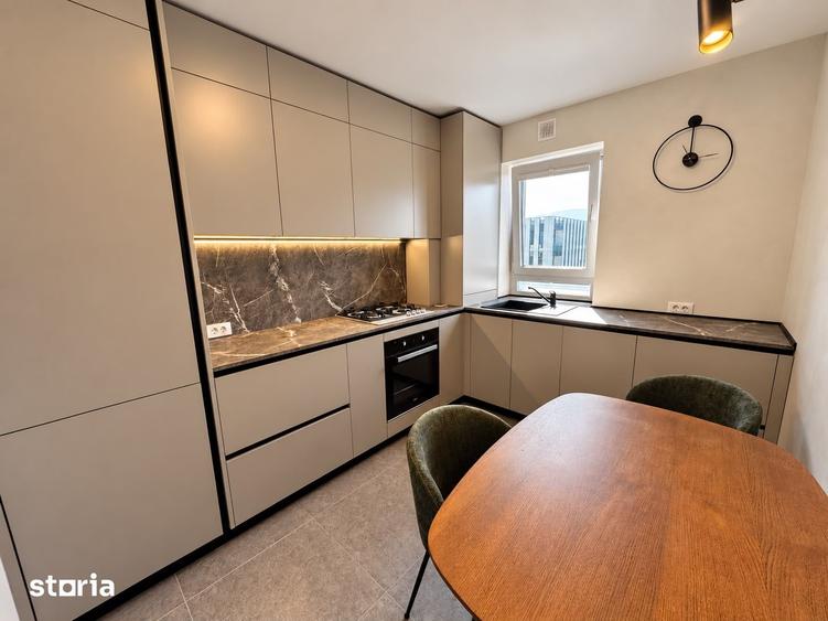 Apartament cu 2 camere decomandat în Tractorul