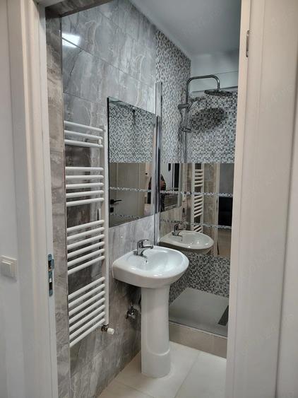 Apartament cu 3 camere decomandat în Buzaului
