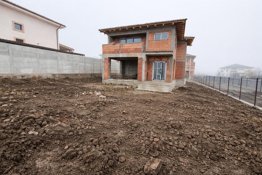 Casă individuală cu 3 camere cu Canalizare în Chinteni