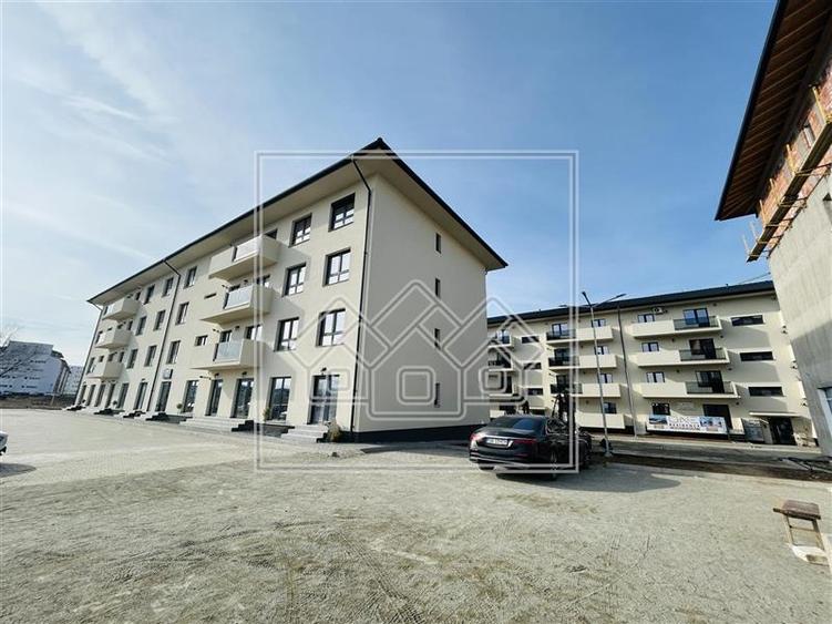 Apartament cu 3 camere nedecomandat în Exterior Sud