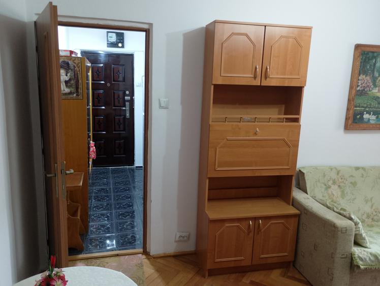 Apartament cu 2 camere semidecomandat în Girocului