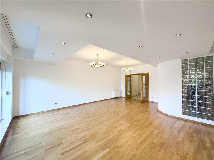 Apartament cu 4 camere decomandat, mobilat în Herăstrău