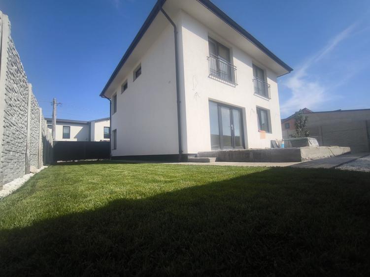Casă individuală cu 4 camere cu Teren 270 Mp în Berceni