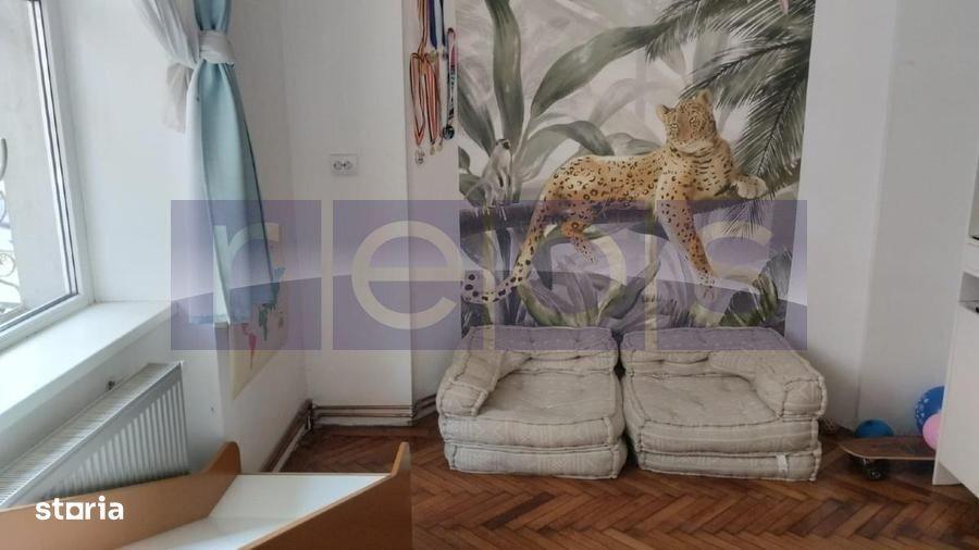 Apartament cu 6 camere, mobilat în Victoriei