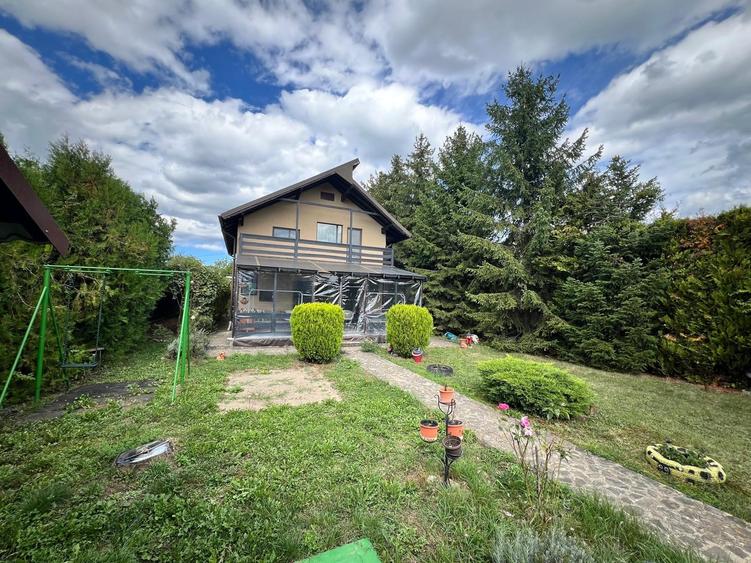 Casă individuală cu 6 camere cu Teren 1593 Mp în Brebu