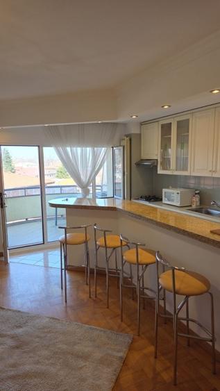 Apartament cu 3 camere decomandat, mobilat în Primăverii