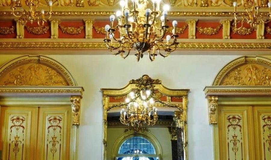 Casă cu 17 camere cu Teren 1000 Mp în P-ța Romană