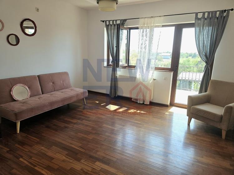 Casă individuală cu 7 camere cu Canalizare în Niculești