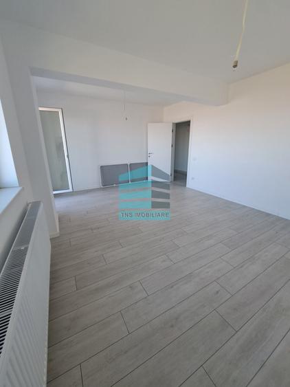 Apartament cu 4 camere decomandat în Titan
