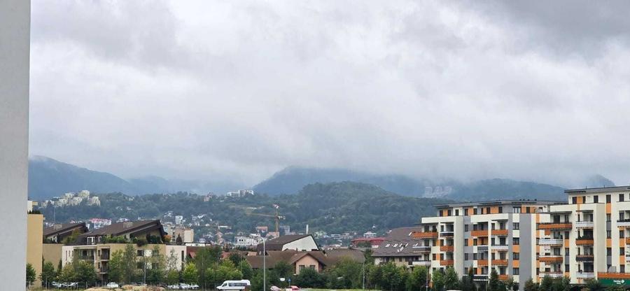 Apartament cu 2 camere decomandat în Tractorul
