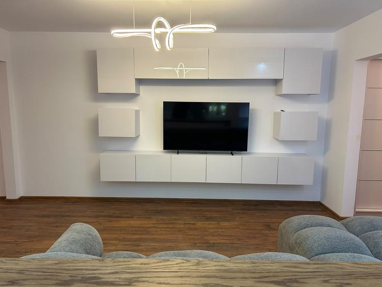Apartament cu 3 camere semidecomandat, mobilat în Berceni