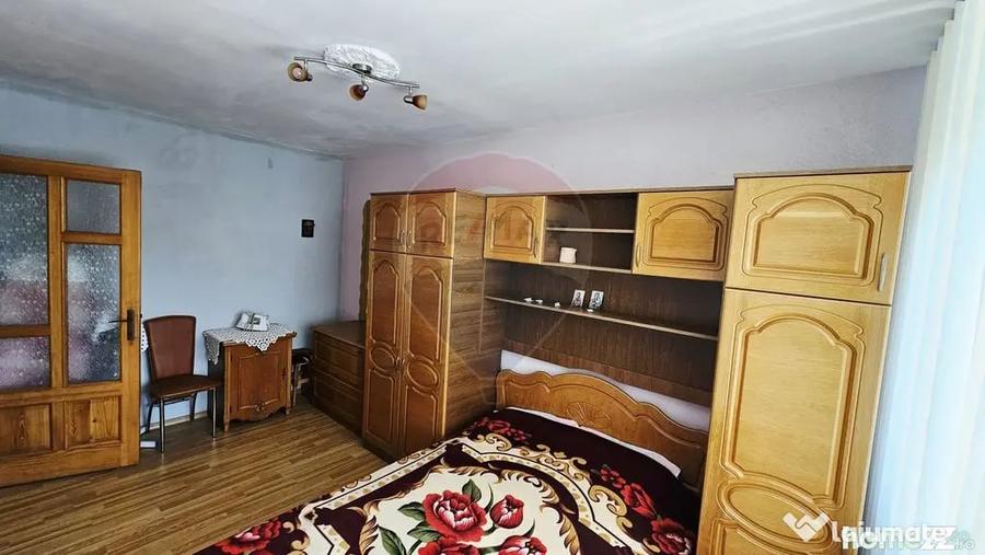 Apartament cu 4 camere decomandat în Mărăței