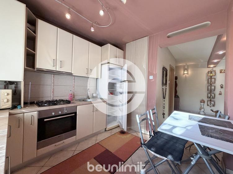 Apartament cu 3 camere decomandat, mobilat în Central
