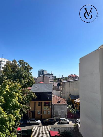 Apartament cu 3 camere decomandat, mobilat în Victoriei