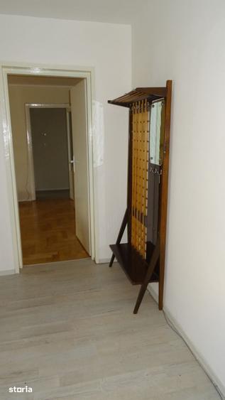 Apartament cu 3 camere semidecomandat în Olimpia-Stadion