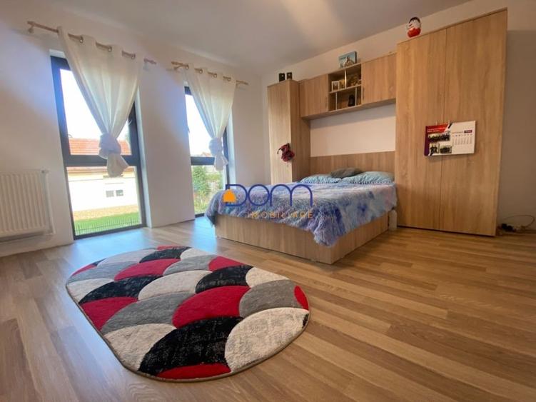 Casă individuală cu 5 camere cu Canalizare în Sud