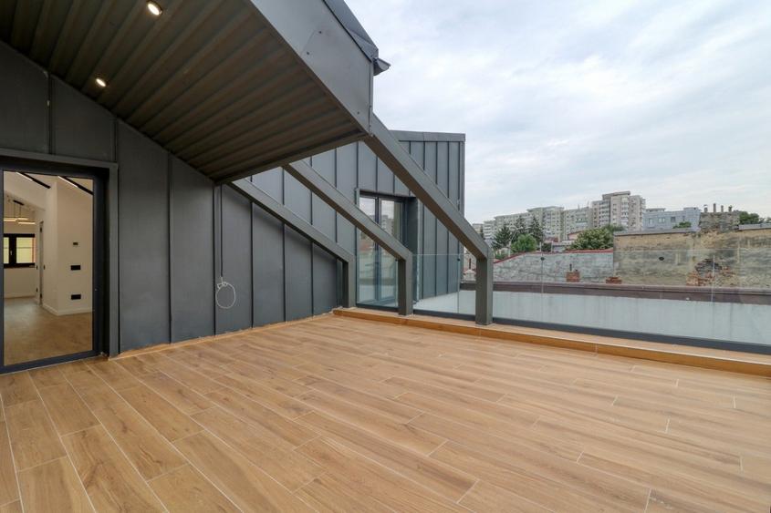 Casă cu 5 camere cu Teren 318 Mp în Victoriei