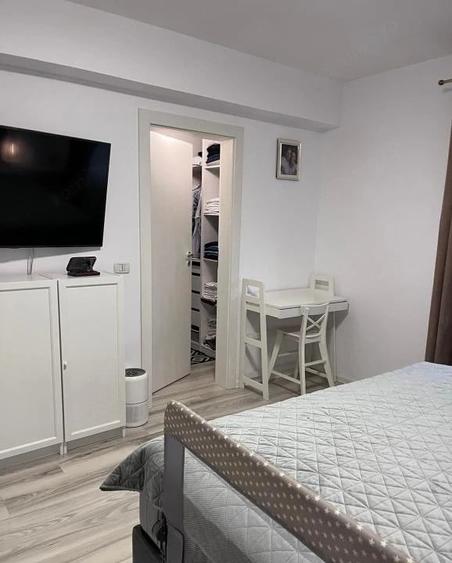 Apartament cu 4 camere decomandat în Noua