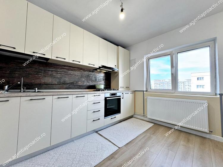 Apartament cu 3 camere decomandat în Micro 20