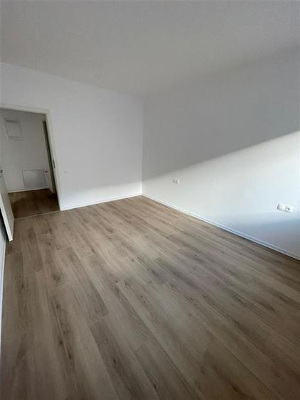 Apartament cu 2 camere decomandat în Tractorul