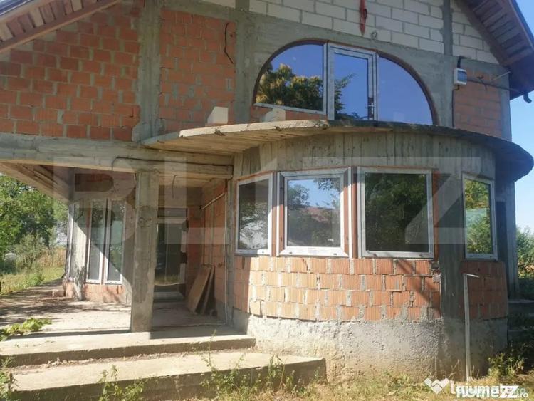 Casă cu 7 camere cu Teren 1000 Mp în Central
