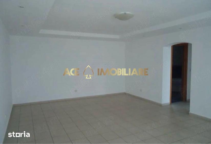 Casă cu 7 camere cu Teren 220 Mp în Vitan