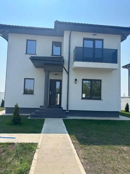 Casă cu 3 camere în Dumbrava