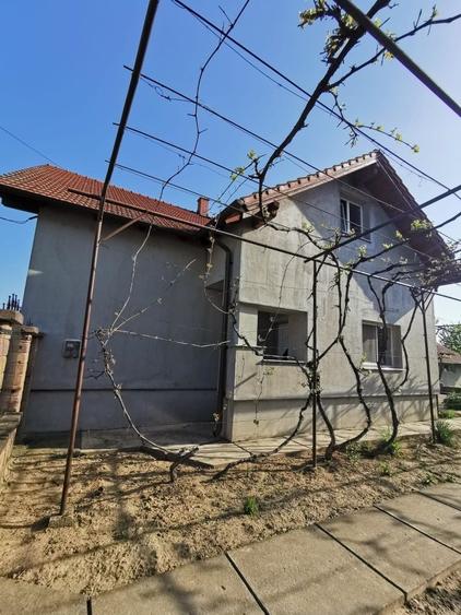 Casă cu 4 camere în Băbești