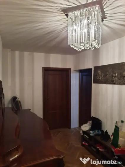 Apartament cu 4 camere decomandat în Grigorescu