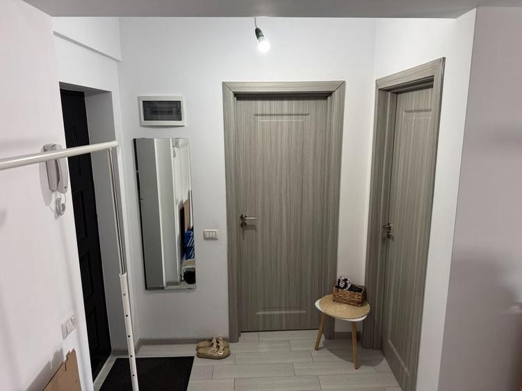 Apartament cu 2 camere decomandat în Roșu