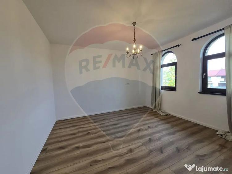 Casă cu 5 camere cu Teren 300 Mp în Ferme