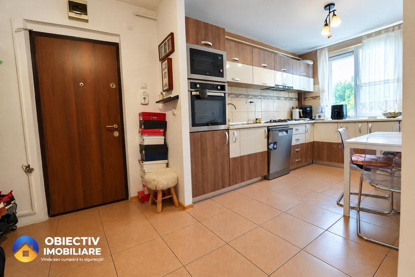Apartament cu 3 camere semidecomandat în Central