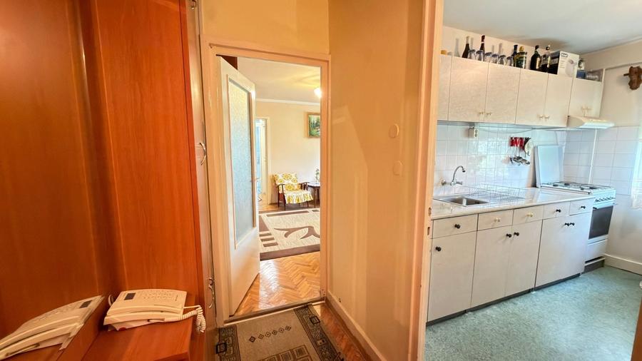 Apartament cu 2 camere semidecomandat, mobilat în Nord-Vest