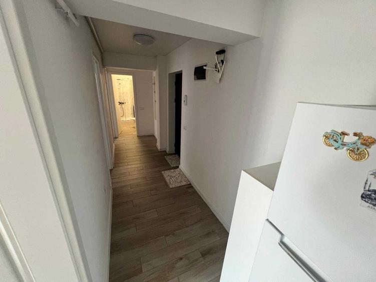Apartament cu 3 camere decomandat în Titan