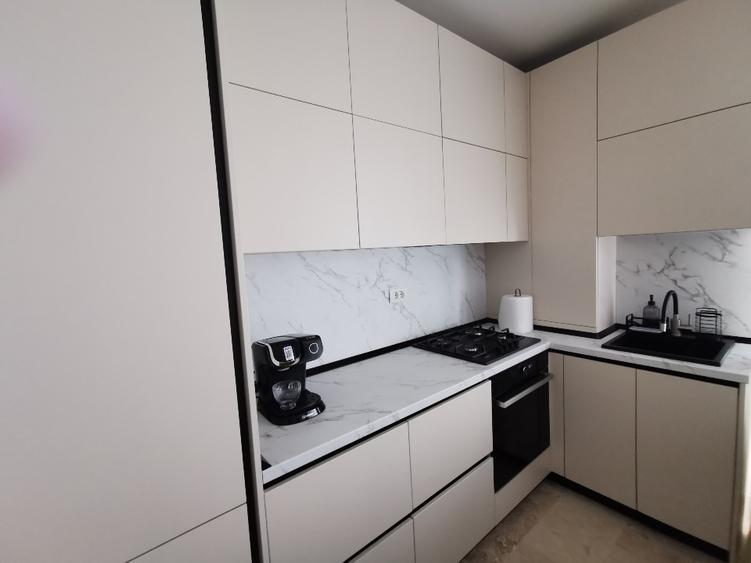 Apartament cu 2 camere decomandat, mobilat în Central