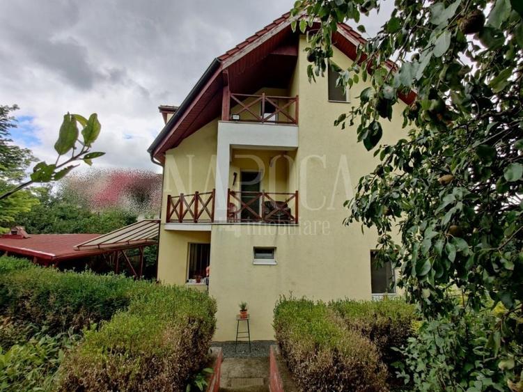 Casă individuală cu 10 camere cu Canalizare în Grigorescu
