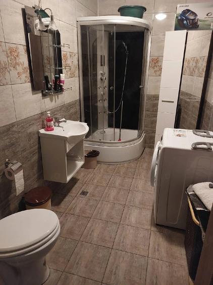 Apartament cu 3 camere decomandat în Florești