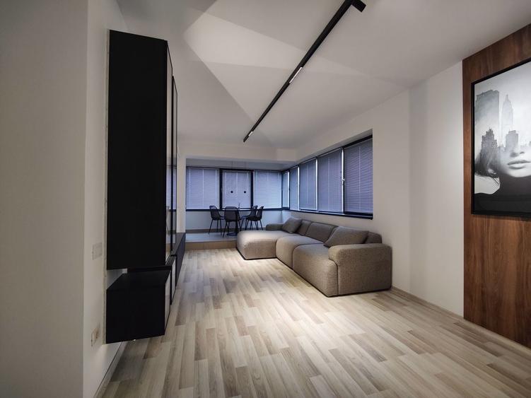 Apartament cu 2 camere decomandat în Est
