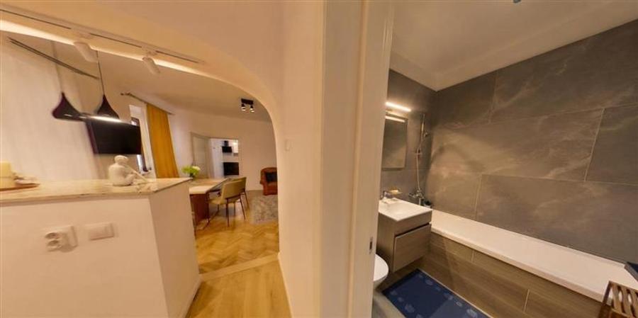 Apartament cu 3 camere decomandat în Centrul Istoric